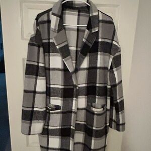 Plaid Black and White shackle Coat